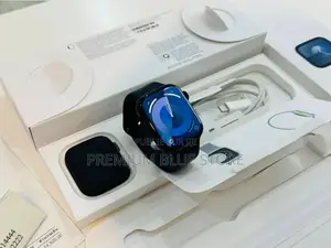 Apple Watch Série 8 45mm Quasi Neuf Avec Le Carton