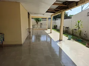 5chbre Villa dans Cocody à Vendre