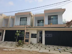 Furnished 7chbre Duplex dans Zié Multi-Service, Cocody à Vendre