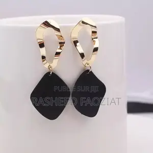 Répétez Après Moi, Je Mérite De Nouveaux Bijoux