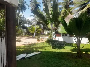 Furnished 6chbre Villa dans Zié Multi-Service, Port-Bouët à Vendre