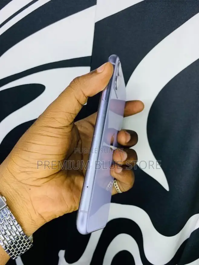 Neuf Apple iPhone 11 64 GB Violet