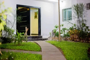 Furnished 17chbre Villa dans Zié Multi-Service, Deux Plateaux à Vendre