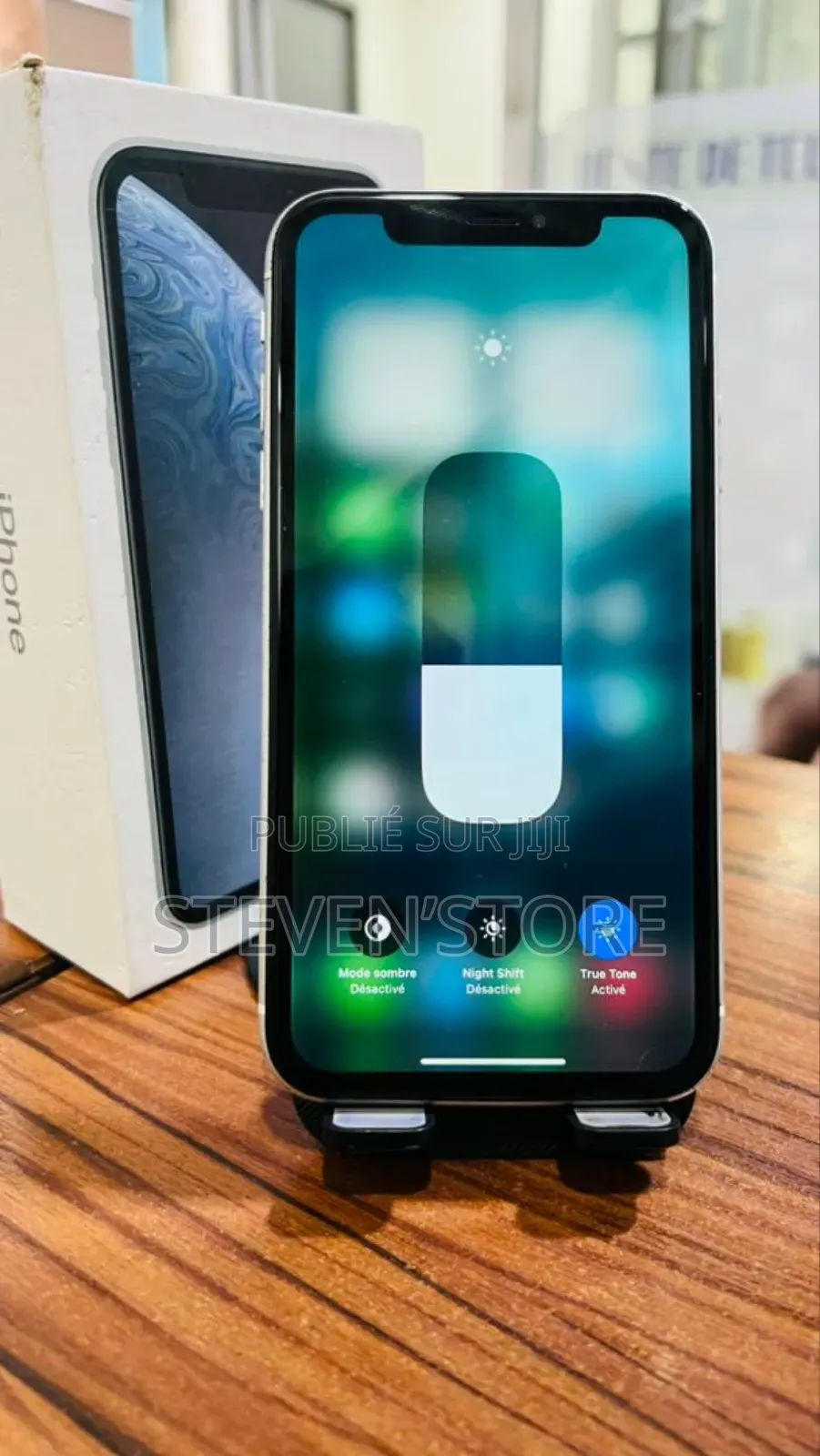 Neuf Apple iPhone XR 64 GB Autre