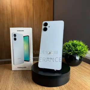 Neuf Samsung Galaxy A06 64 GB Doré