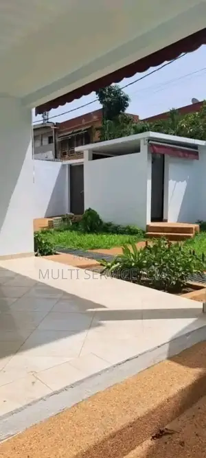 3chbre Duplex dans Ismaël Coulibaly, Cocody à Vendre
