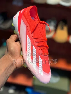 Paires De Crampons Adidas