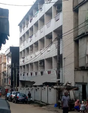 20chbre Blocs d'appartements dans Zié Multi-Service, Yopougon à Vendre
