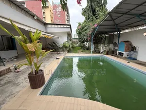 Vente d'Une Villa Avec Piscine À La Zone 4 Rue Lumière,