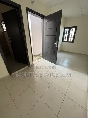 5chbre Villa dans Ismaël Coulibaly, Cocody à Vendre