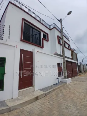 3chbre Duplex dans Grand Bassam Motobé à Louer
