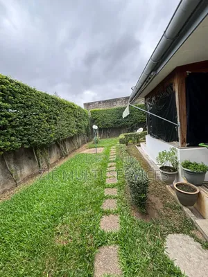 Furnished 5chbre Duplex dans Zié Multi-Service, Cocody à Vendre