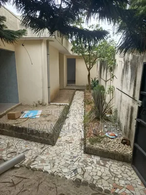 3chbre Villa dans Francis Gweh, Cocody à Louer