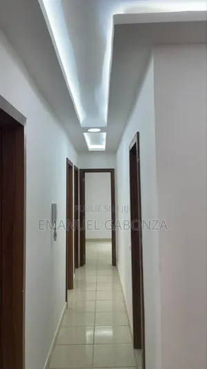 3chbre Appartement dans Gabonza, Yopougon à Louer