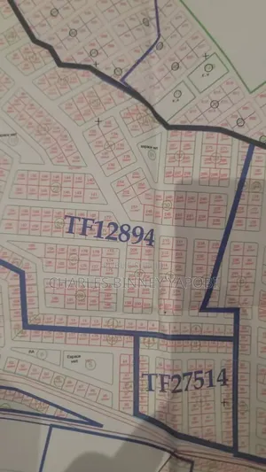 Terrain De 600m2 a Vitrer 1 en Vente