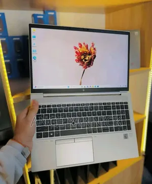 Neuf HP EliteBook 850 G8 16GB Intel Core I7 SSD 512GB