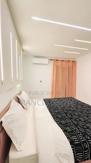 Furnished 3chbre Appartement dans Francis Gweh, Cocody à Louer