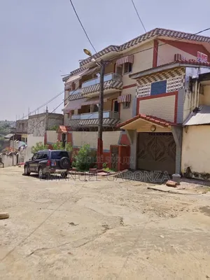 12chbre Villa dans Gabonza, Yopougon à Vendre