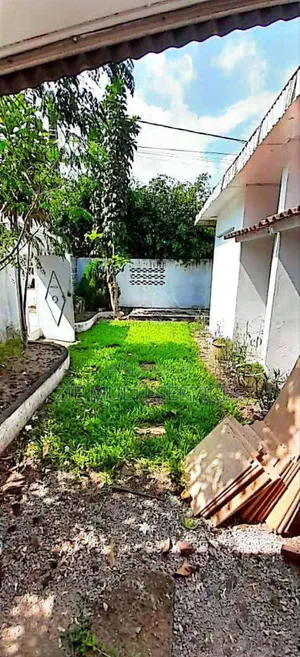 4chbre Villa dans Zié Multi-Service, Cocody à Vendre