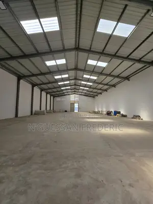 Entrepôt 1250m2 À Louer Yopougon Zone Industrielle
