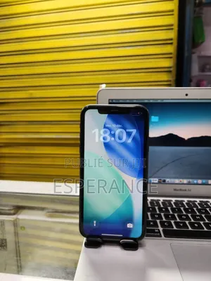 Apple iPhone 11 64 GB Noir
