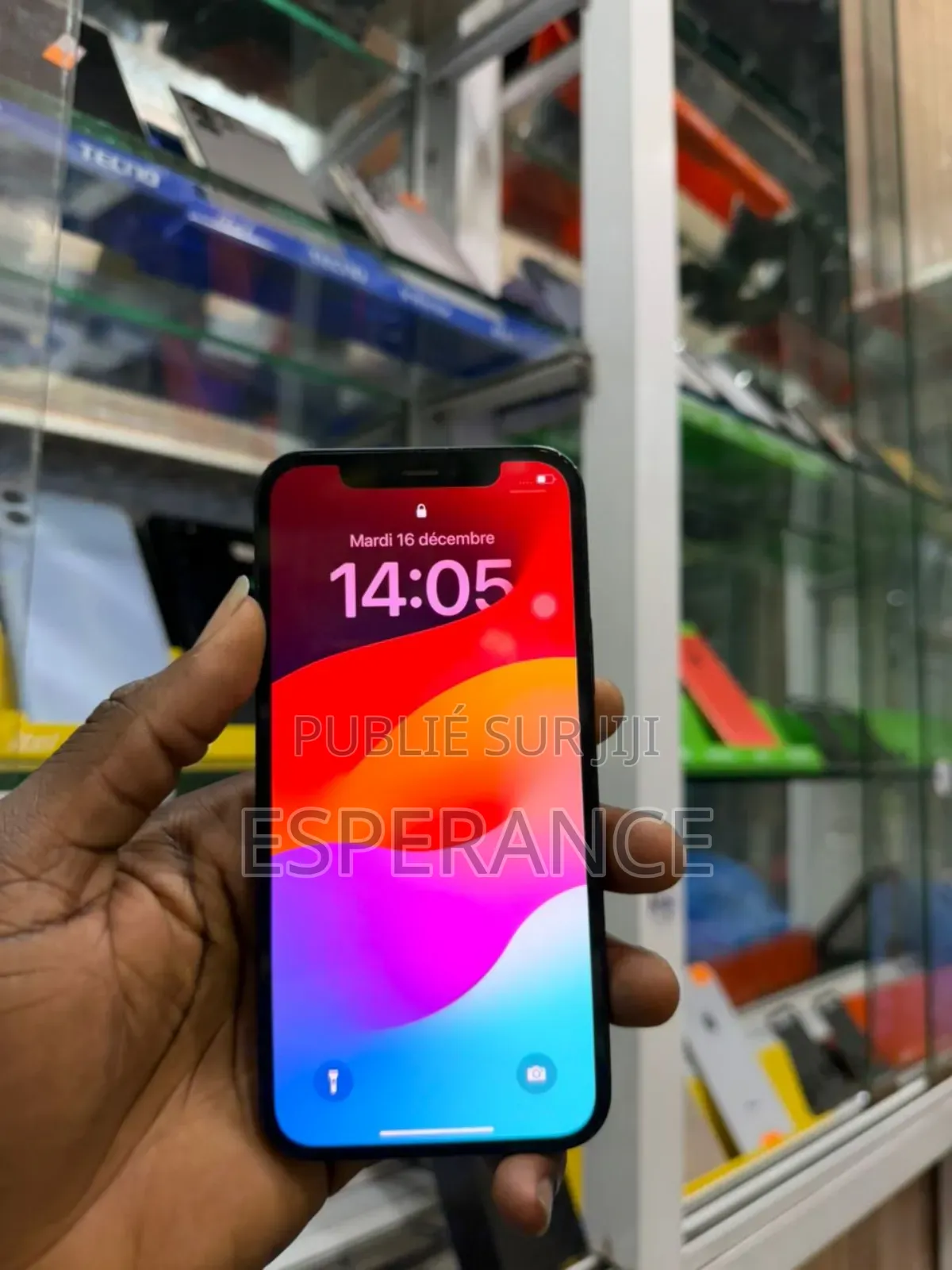 Apple iPhone 12 64 GB Noir