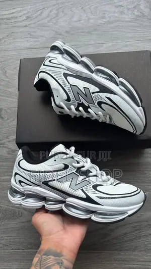 New Balance 2000