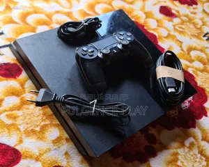 Ps4 Fat Super Propre. La Photo Est en Temps Réel. Vendue Avec Garantie