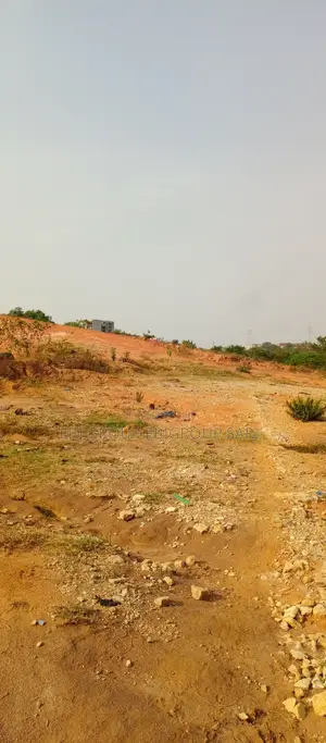 Terrain 2600 M2 a Mbadon a Vendre