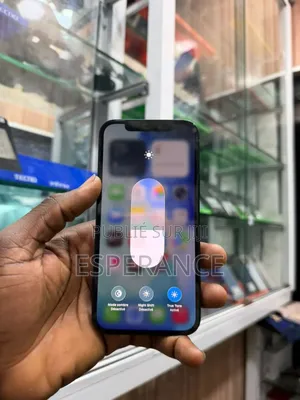 Apple iPhone 12 64 GB Noir