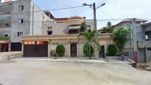 Furnished 6chbre Duplex dans Ismaël Coulibaly, Cocody à Vendre