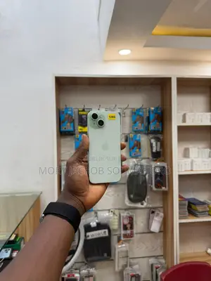 Neuf Apple iPhone 15 128 GB Vert