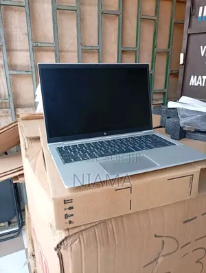 Neuf HP EliteBook 840 G8 16GB Intel Core I5 SSD 512GB