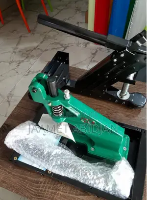Machine a Œillet