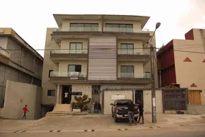 2chbre Appartement dans G.F.J Immobilier, Cocody à Louer