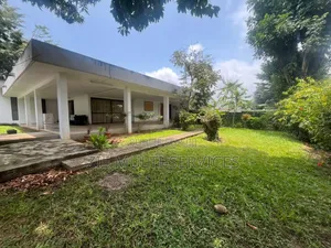 Furnished 6chbre Villa dans Zié Multi-Service, Cocody à Vendre
