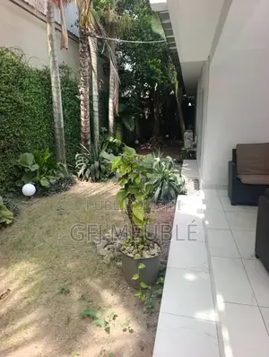 Furnished 3chbre Villa dans Gfj Meublé, Cocody à Louer
