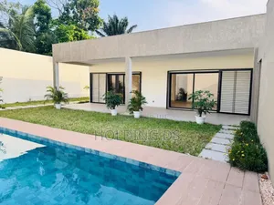 Meublé 3chbre Villa dans Location , Cocody à Louer