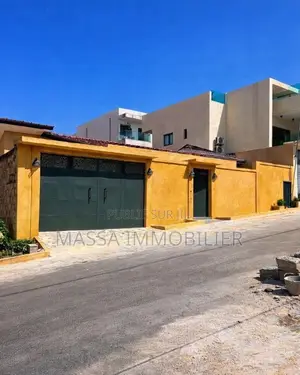 4chbre Villa dans Massa Immobilier, Cocody à Louer