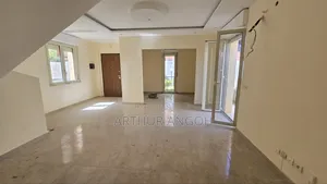 3chbre Duplex dans Arthur Angoh, Grand-Bassam à Louer