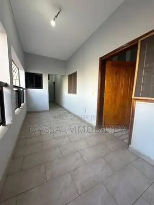 5chbre Villa dans Massa Immobilier, Cocody à Louer