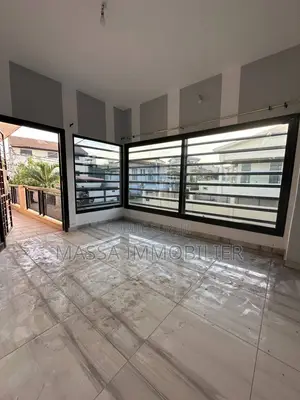 5chbre Villa dans Massa Immobilier, Cocody à Louer