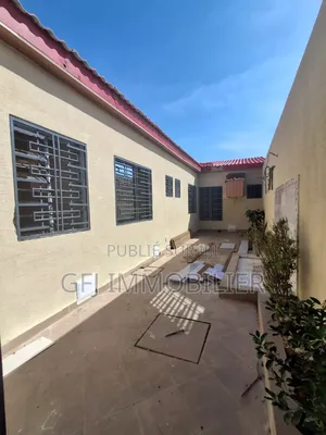 3chbre Villa dans Francis Gweh, Cocody à Vendre