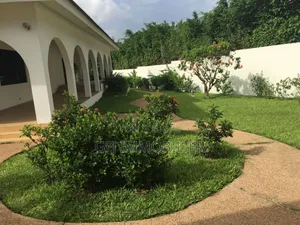 5chbre Duplex dans Francis Gweh, Cocody à Louer