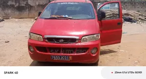 Hyundai H200 2002 Rouge