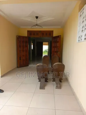 3chbre Villa dans Francis Gweh, Cocody à Louer