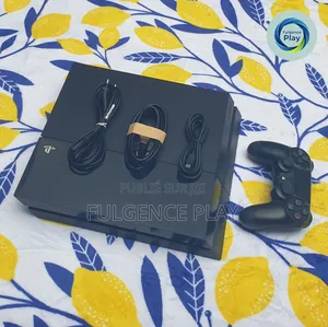 Ps4 Fat en Vente, Très Bon État Avec 15 Jeux, l'État Est De 10/10