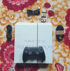 Ps4 Fat en Vente, Très Bon État Avec 15 Jeux, l'État Est De 10/10