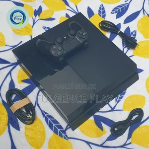Ps4 Fat en Vente, Très Bon État Avec 15 Jeux, l'État Est De 10/10