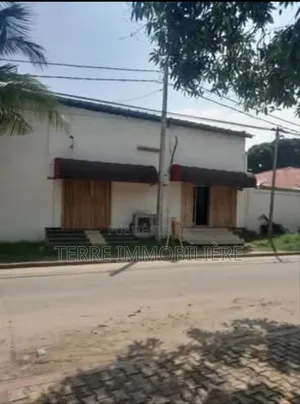 Local Commercial Ou Professionnel À Louer